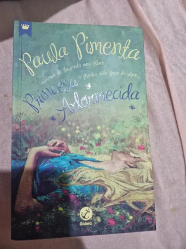 Livro Paula Pimenta e Talita rebouças
