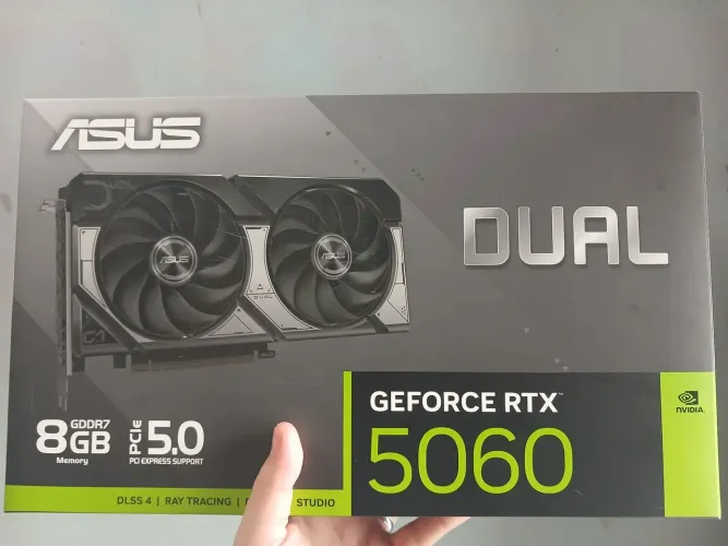 Placa de video RTX 5060 8gb Asus Dual Nova - Lacrada