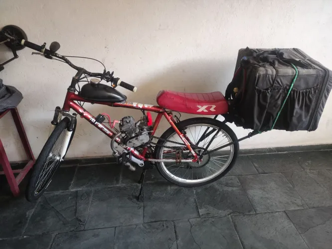 Bicicleta com motor 80cc, Aro 26.