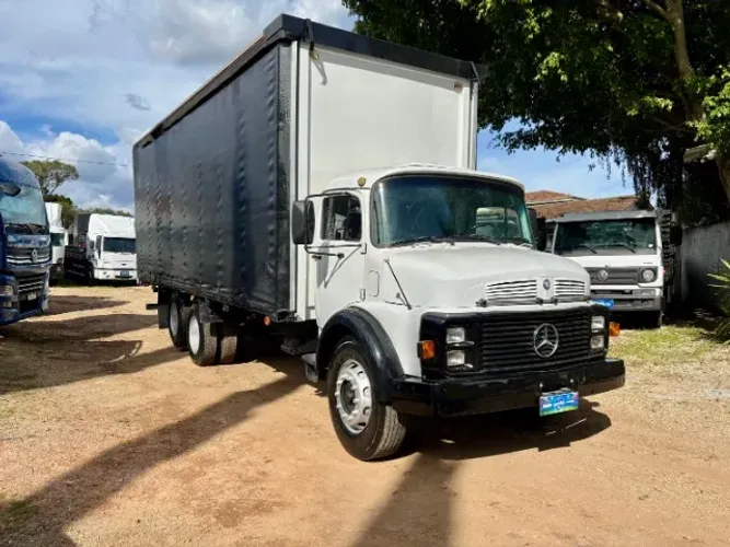 Mercedes-Benz mb L 1114 Baú Sider 6x2