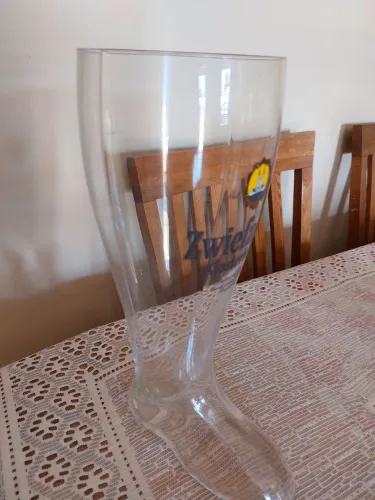 Tulipa de cerveja em formato de bota.