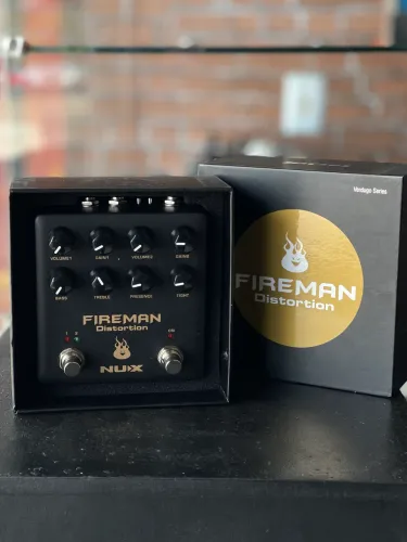 Pedal de efeito Distortion Nux Fireman (2 em1)