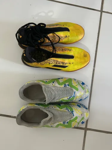 Chuteiras adidas e puma