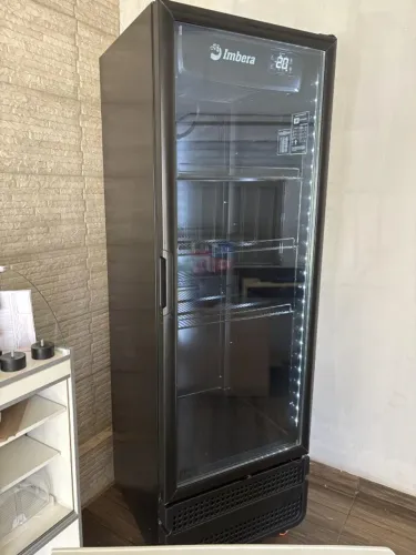 Cervejeira Expositora 569 Litros Full Black - 220V - Imbera