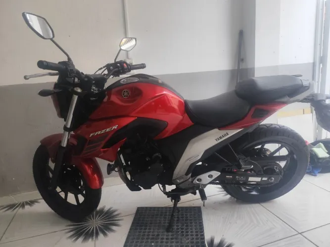 YAMAHA FAZER 250 CILINDRADAS
