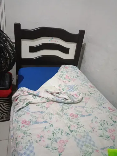 Cama de solteiro c/colchão