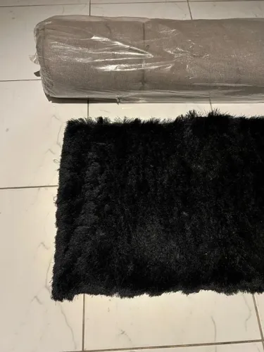 Conjunto de tapetes preto de pelos -1peça de 4,00x3,00 e 2 peças de 1,00x0,60