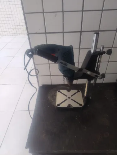 MÁQUINA DE FURAR BOCH 3/8 COM SUPORTE