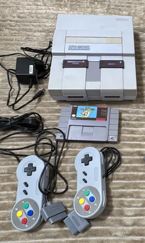 Super Nintendo com 2 controles