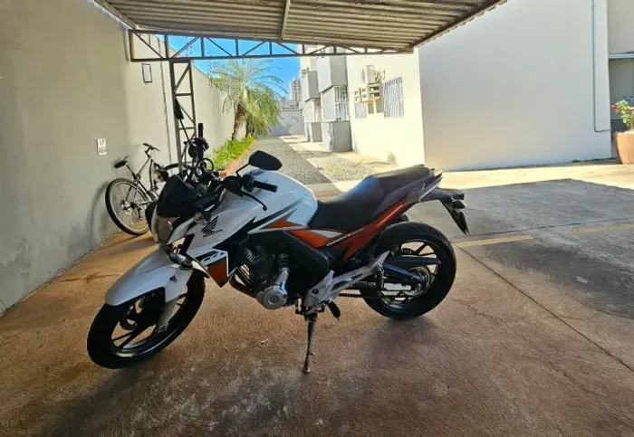 Honda CB Twister 250 2017 | Revisada | Chave Reserva | IPVA Pago