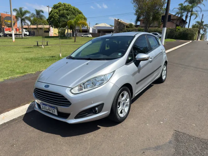 Ford Fiesta 1.6 16V Flex Aut. 5P 2014