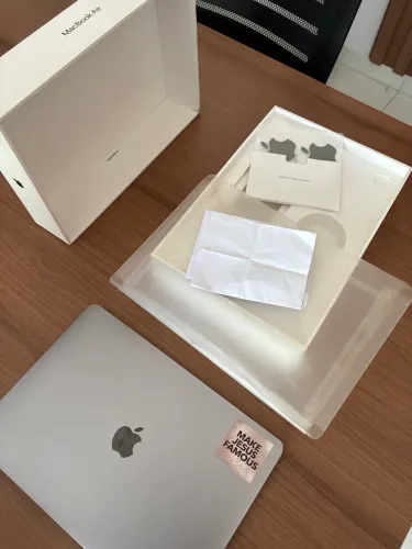 MacBook Air 13? Retina 2020 | Intel i3 | 8GB RAM | Caixa Original