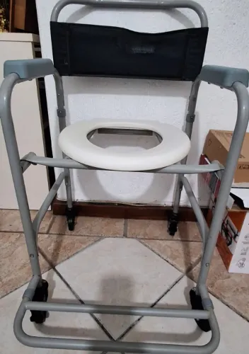 Cadeira de banho higiênica