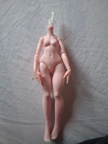 Corpo Draculaura g3 budget toda articulada (legenda)
