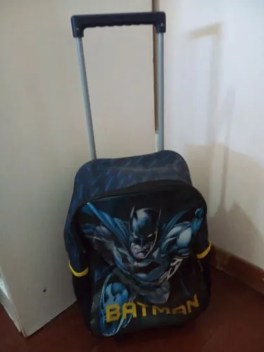 Mochila Batman com rodinha com pouquíssimo uso 