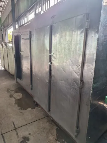 Vende-se 2 geladeira de açougue para carnes uma com voltagem de 127W e a outra com 220W