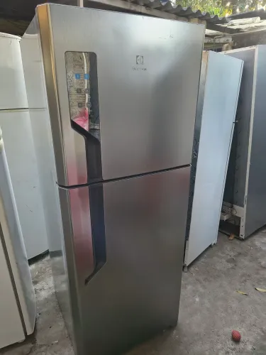 Vendo geladeira Eletrolux de 473 litros em inox funcionando 