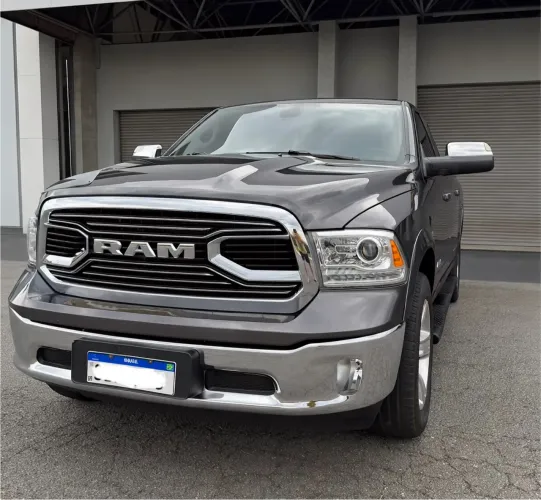 Ram Classic Laramie 5.7 V8 16V Gasolina 4X4 Aut. 2023