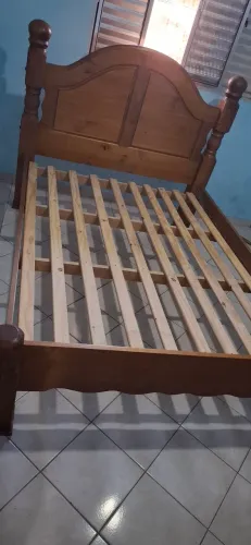 Cama  casal de madeira