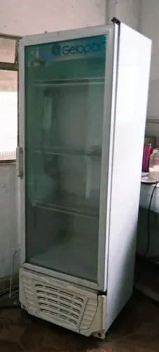 Frezer expositor vertical gelopar , porta de vidro.