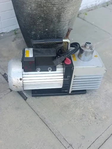 Vendo bomba de vácuo 12cfm bivolt