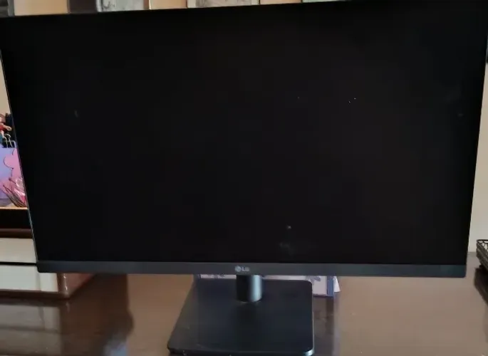Monitor Gamer LG 24 Polegadas (Tela danificada)