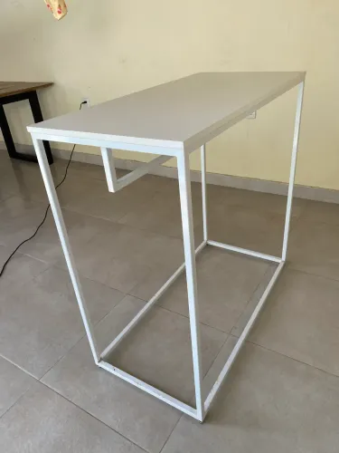 Mesa Alta Industrial Branca - Estrutura em Aço