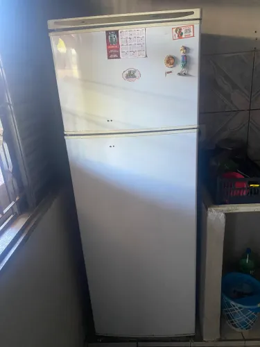 Geladeira muito conservada 700