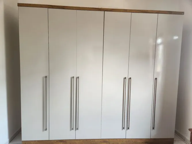 Guarda roupa de casal 6 portas