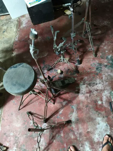 Ferragens de bateria - pedal, estante de pratos e caixa