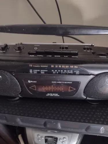 Rádio antigo Diplomata DP 480