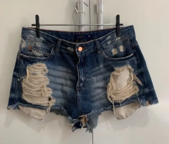 Short Jeans Curto Destroyed (TAM: 42)