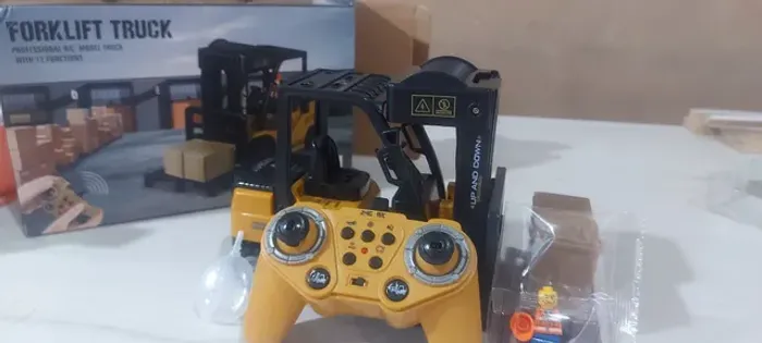 EMPILHADEIRA CONTROLE REMOTO.
