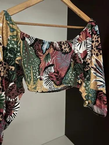 Blusa Off-Shoulder Estampa Animal