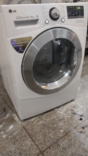 Lava e seca 220v semi nova de 10.2kg