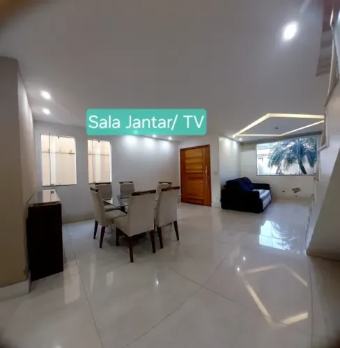 Casa em condomínio com três suítes em Campo Grande RJ.