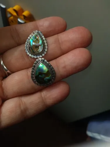 Brinco em prata 925. Com abalone. 
