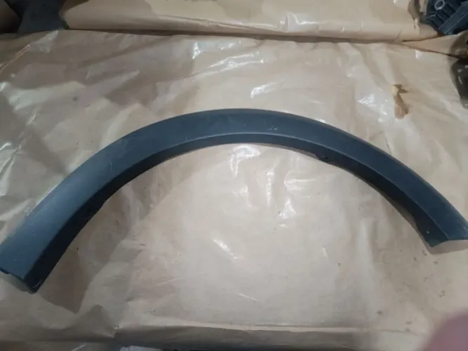 Moldura paralama Sandero 2015 a 2019 dianteira direita