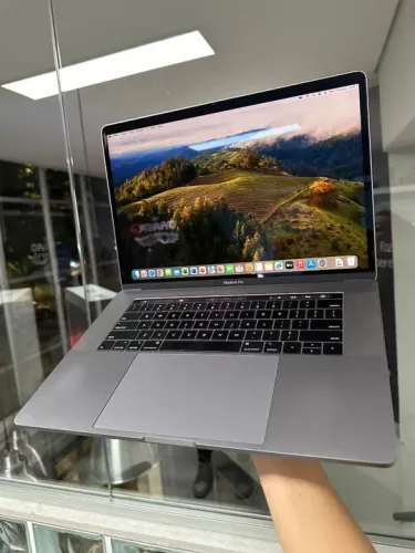 MacBook Pro 2019 Intel core i9 16GB 500GB ssd Placa de video UHD Tela 15.4 