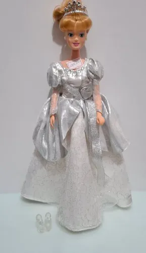 Boneca Cinderela Disney Noiva