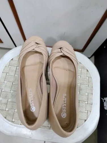 Sapatilha feminina na cor bege