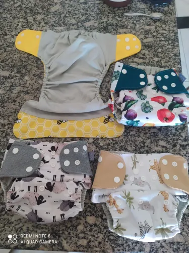 Vendo/ troco Enxoval completo ou separado de fraldas ecológicas com absorventes 