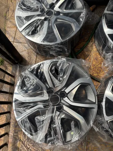Roda Fiat Argo/pulse qualquer modelo aro 16 zeras sem detalhes 