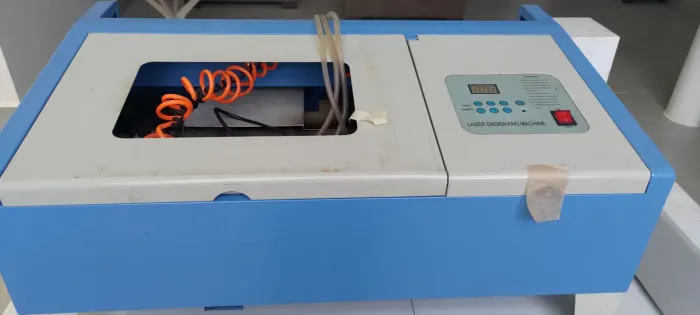 Gravadora a laser Gravação e Corte a Laser C02 40 watt. Madeira, couro, acrílico,etc.