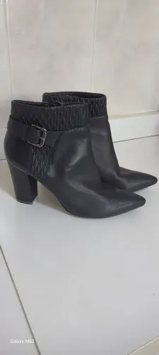 Botas femininas Arezzo -  preta