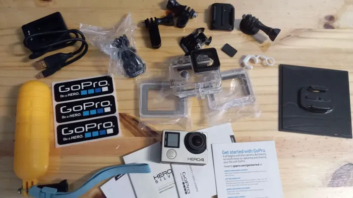 Go Pro Hero 4 Silver na caixa com acessórios 