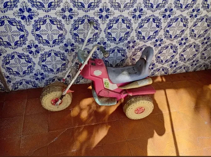 Moto elétrica da Barbie infantil antiga 