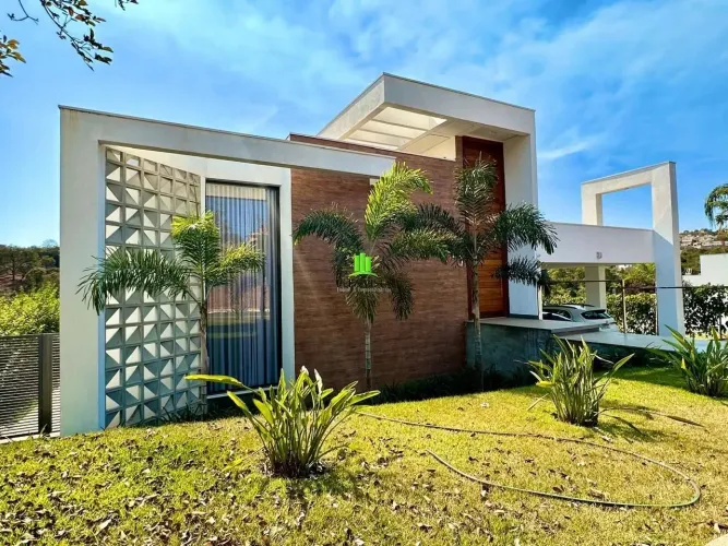 Casa em condomínio em Champagne com 241.00 m² , 4 quarto(s) , 2 suíte(s) , 2 vaga(s).