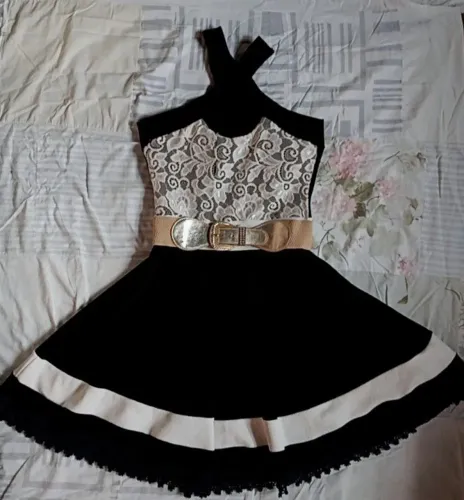 Vestido Preto c/ Detalhes em Renda