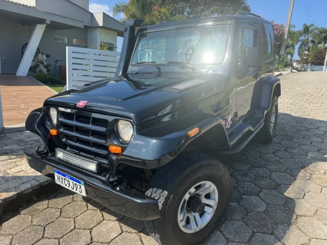 Troller 2.8 2002 capota rígida